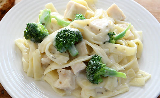 Fettuccine alfredo deals with broccoli