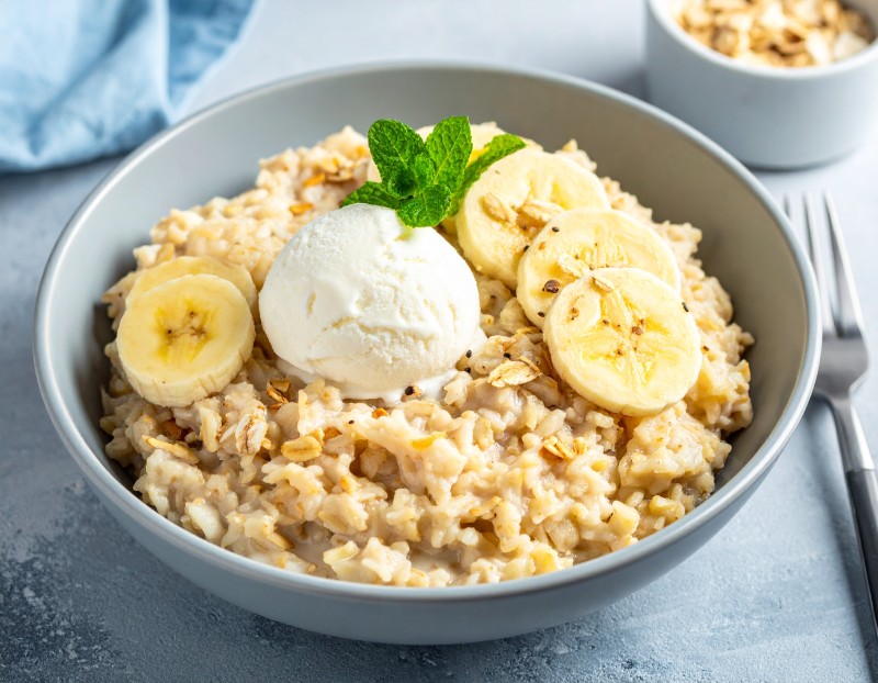 Banana Split Oatmeal Recipe in a bowl.