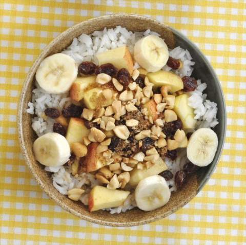 Rice bowl with oatmeal raisins and bananas