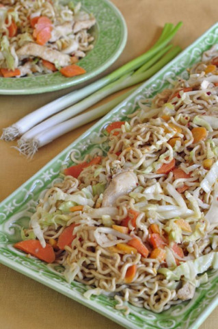 Platter of stir-fry with chicken and noodles