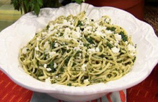 Spaghetti and Spinach Pesto