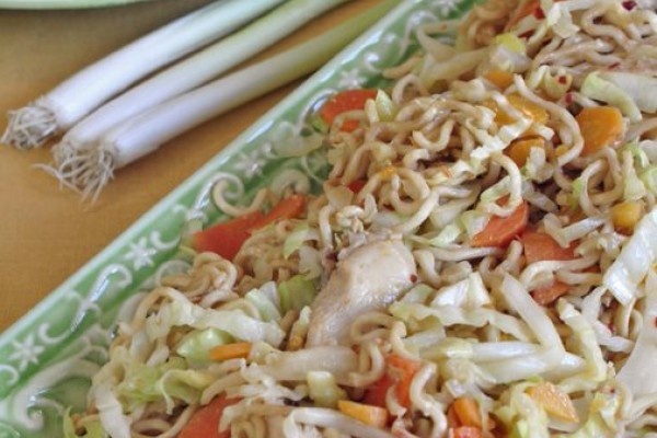 Platter of stir-fry with chicken and noodles