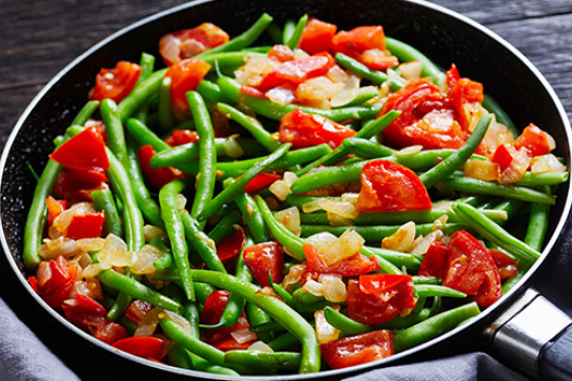 Green Beans with Tomatoes and Basil in a pan