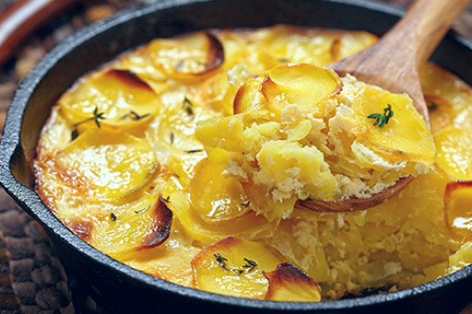 Scalloped Potatoes in a skillet