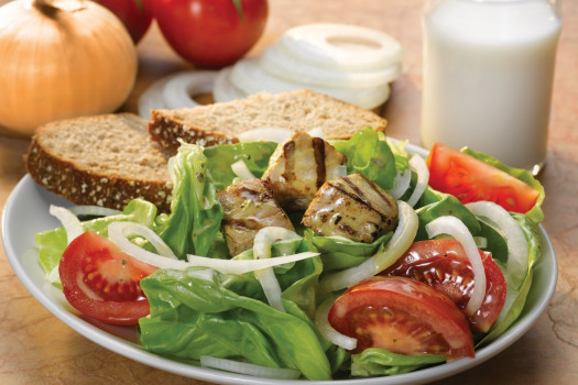 Vidalia Onion and Tomato Salad with Grilled Tuna