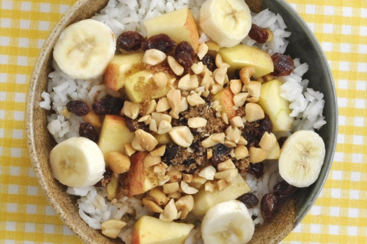 Rice bowl with oatmeal raisins and bananas