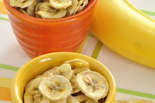 Dried banana chips in mugs