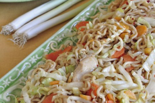 Platter of stir-fry with chicken and noodles