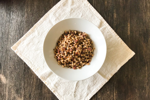 Quick and Healthy Black-Eyed Peas in a bowl