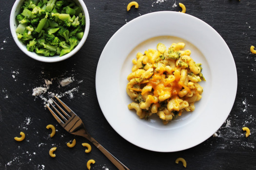 Macarrones con queso y vegetales